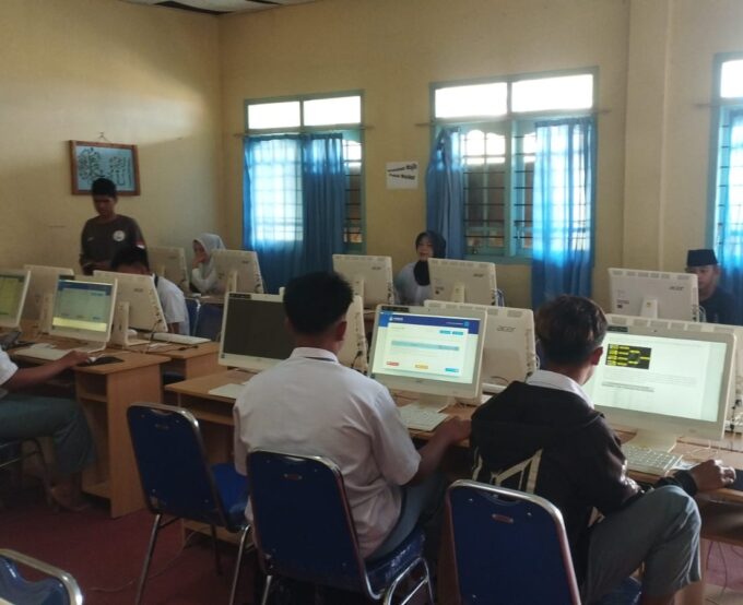 Menjelajahi Keajaiban Sains: Eksperimen Seru di Laboratorium Sekolah Kami!